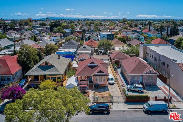 956 E 24th Street, Los Angeles CA: https://media.crmls.org/mediaz/449858a1-0376-4138-9e31-60dba2fd7b6a.jpg