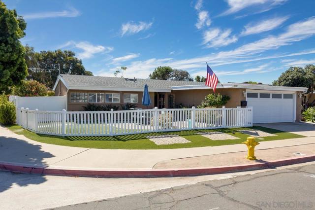 2597 Melbourne Dr, San Diego CA: https://media.crmls.org/mediaz/4498a403-0668-4577-bca3-8a3aa9898dbd.jpg