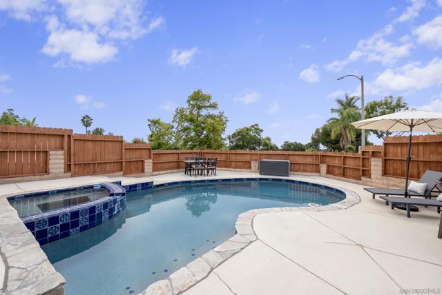 1918 Odell Cir, Vista CA: https://media.crmls.org/mediaz/4499d0d0-94fc-4c8c-986d-6a6bfad45486.jpg