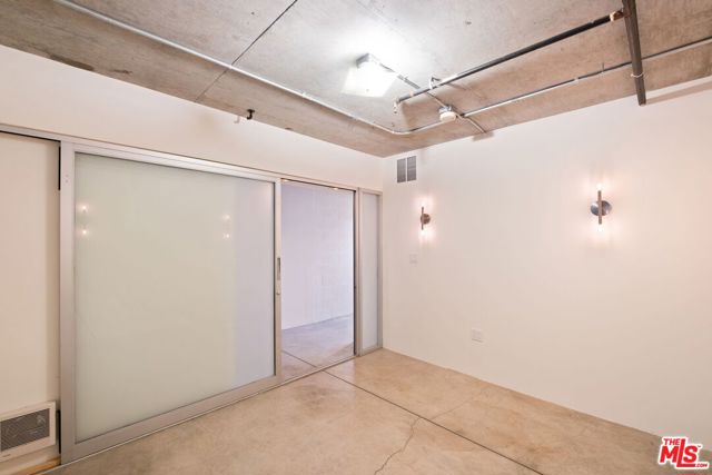1130 S Flower Street, Los Angeles CA: https://media.crmls.org/mediaz/4499e22a-d49f-4bb3-a338-f07301018ba8.jpg