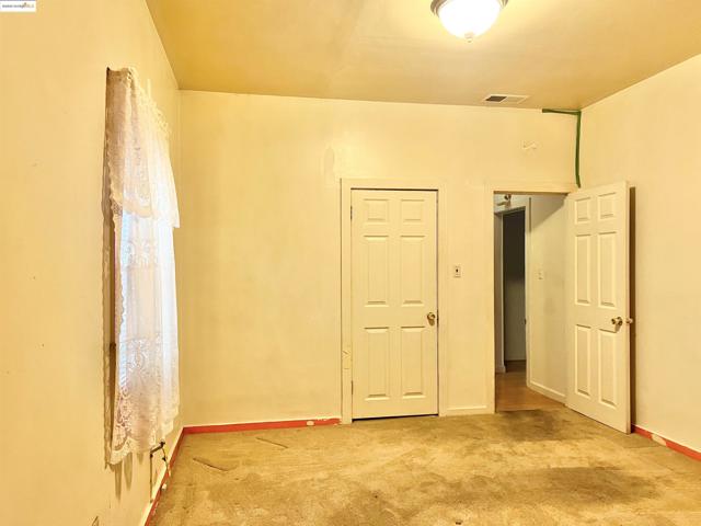 9719 Holly St, Oakland CA: https://media.crmls.org/mediaz/449a2f08-87d7-4d97-aae9-7051d6633cc1.jpg