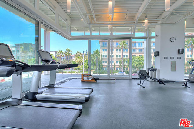 13020 Pacific, Playa Vista CA: https://media.crmls.org/mediaz/449a54dc-6e17-4926-b2ea-21945b705039.jpg