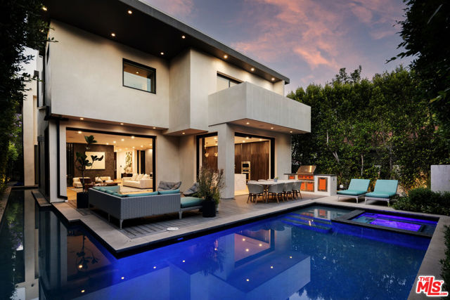 105 S Laurel Avenue, Los Angeles CA: https://media.crmls.org/mediaz/449a7eed-4d98-4430-b582-6ddfc975cecc.jpg
