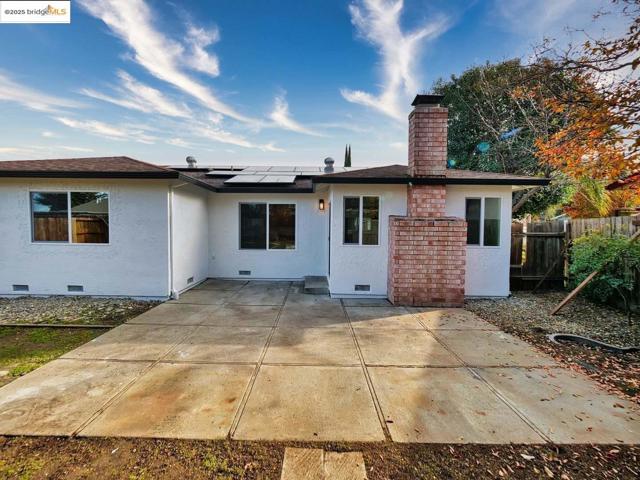 2112 Matthew CT, Pittsburg CA: https://media.crmls.org/mediaz/449a977d-e91e-4b66-8539-3b1ad908791e.jpg