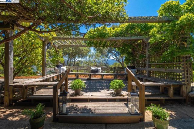 15335 Via Los Tulares, Carmel Valley CA: https://media.crmls.org/mediaz/449ad7be-faf0-4c0b-bcd6-b54043c870b1.jpg