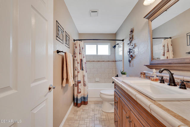 4542 Skidmore Court, Moorpark CA: https://media.crmls.org/mediaz/449af295-3056-4522-b4ab-8ed473c31d07.jpg
