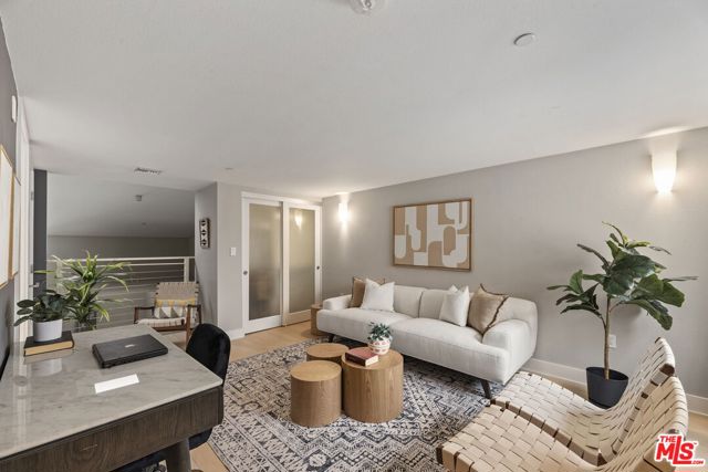 600 S Ridgeley Drive, Los Angeles CA: https://media.crmls.org/mediaz/449afa53-f681-4890-b161-8385795a1b2b.jpg