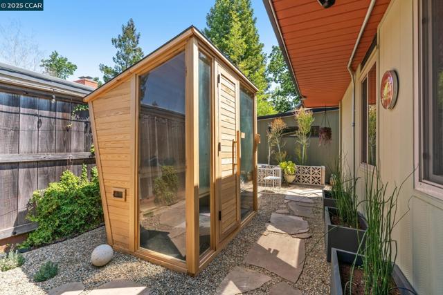 232 Clyde Dr, Walnut Creek CA: https://media.crmls.org/mediaz/449b4d3f-0b93-4739-913b-bf5137f89d18.jpg
