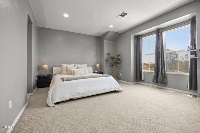 3102 N Oxnard Boulevard, Oxnard CA: https://media.crmls.org/mediaz/449bf867-1eaa-4338-b55b-d54205f4d464.jpg