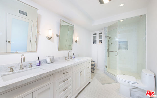 28028 SEA LANE Drive, Malibu CA: https://media.crmls.org/mediaz/449c610f-45d0-431e-8f19-710591c3fc60.jpg