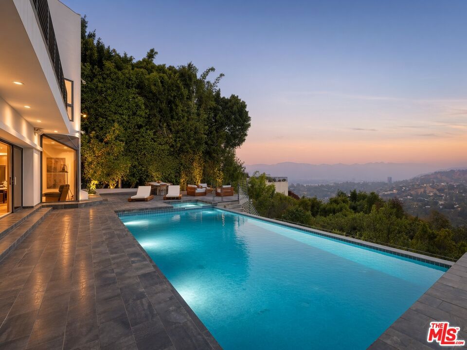11955 Pinnacle Place — Modern
