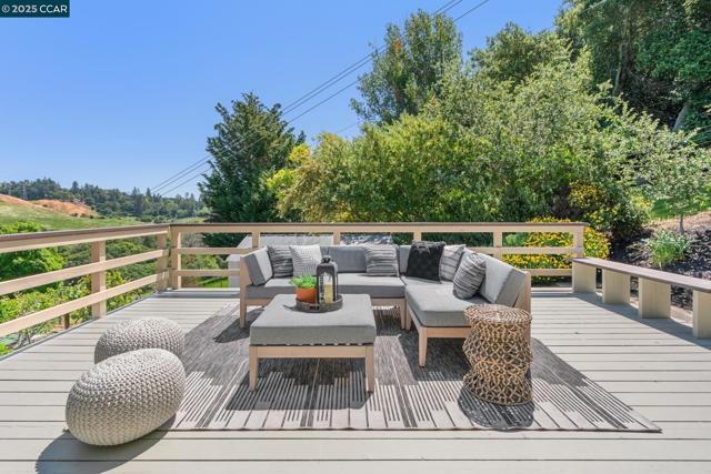 70 Lost Valley Dr, Orinda CA: https://media.crmls.org/mediaz/449c97e1-6f0e-4be9-927c-e86657d137be.jpg