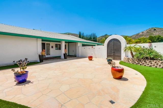 12919 Evalyn Place, Poway CA: https://media.crmls.org/mediaz/449d049a-d2f9-4943-8b3b-348f5f5f016e.jpg