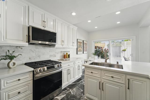 35864 Killorglin Cmn, Fremont CA: https://media.crmls.org/mediaz/449d0b8f-6671-4bf2-aa5c-705d43c6c9b2.jpg