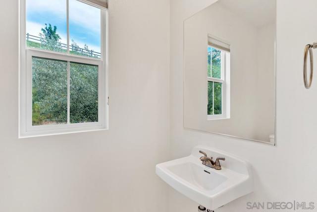 35103 Vine Pl, Fallbrook CA: https://media.crmls.org/mediaz/449d0f6e-f268-49f5-ab85-4fed18904dc7.jpg