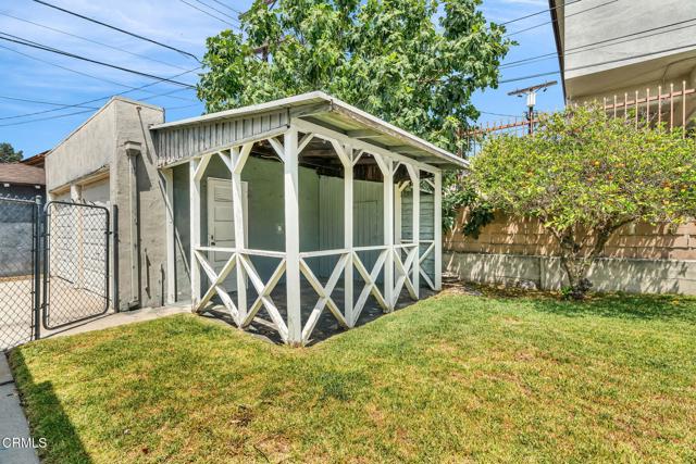 4419 4419 1/2 Corliss Street, Los Angeles CA: https://media.crmls.org/mediaz/449d43bd-ed8a-4802-9dfb-257901d09554.jpg