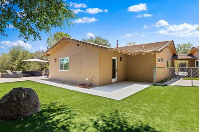 2686 Via Viejas, Alpine CA: https://media.crmls.org/mediaz/449db566-48a9-42a2-9a06-e5e94339b0ee.jpg