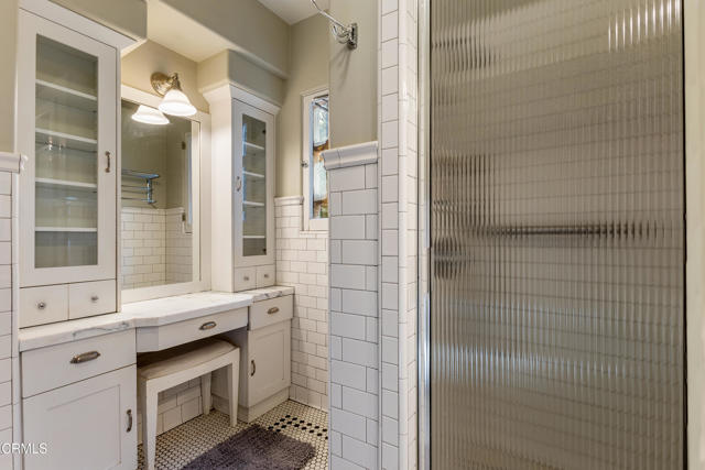 5321 Alta Canyada Road, La Canada Flintridge CA: https://media.crmls.org/mediaz/449dc79c-0de9-4d80-837a-e431b42951c7.jpg