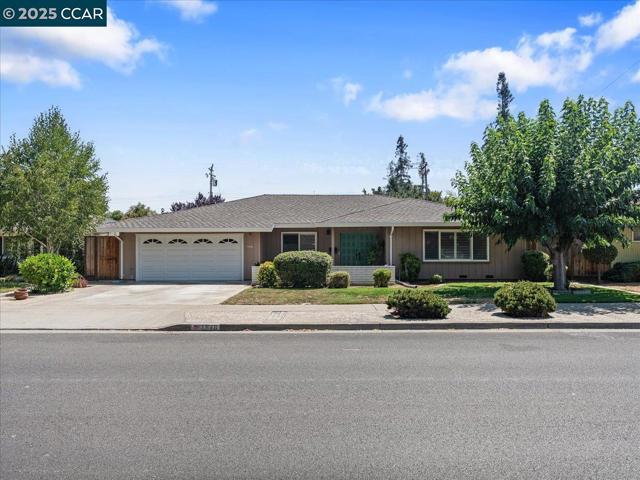 1546 Koch Ln, San Jose CA: https://media.crmls.org/mediaz/449dcb16-038f-40de-92d8-5c5997c90330.jpg