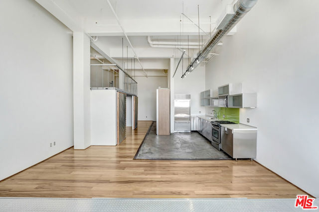 1850 Industrial Street, Los Angeles CA: https://media.crmls.org/mediaz/449e946a-9f3d-4d41-ac24-e9a1982089e6.jpg