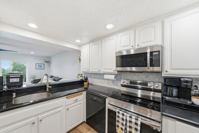 Detail Gallery Image 9 of 39 For 3711 Balboa #B,  San Diego,  CA 92117 - 2 Beds | 2 Baths