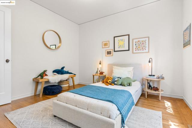 1420 Catherine Dr, Berkeley CA: https://media.crmls.org/mediaz/449f2cdb-31af-49fc-aeb7-84a9549f29c0.jpg
