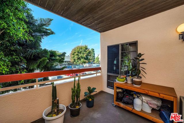 941 W Carson Street, Torrance CA: https://media.crmls.org/mediaz/449f6401-95ab-4f02-81d7-44a8a8bb0c50.jpg