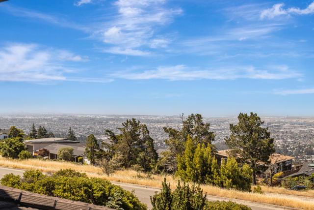 11550 Skyline Boulevard, Oakland CA: https://media.crmls.org/mediaz/449f6545-24d0-4197-bc6b-94f12b4d8061.jpg