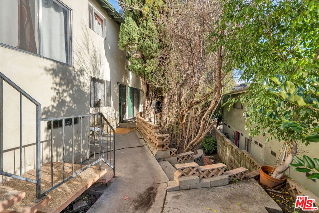Multifamily at 2241 Ewing Street