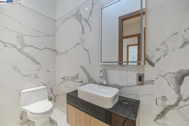 1208 Stanyan St, San Francisco CA: https://media.crmls.org/mediaz/449ff62a-f677-4681-be0f-2cbe277afac1.jpg
