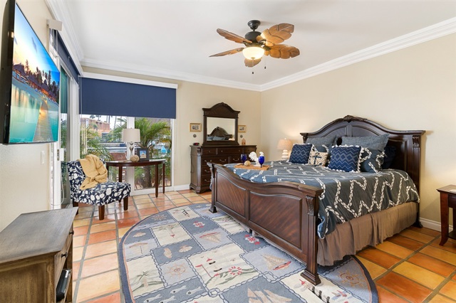 Lovely, comfy king size bed with views of channel.