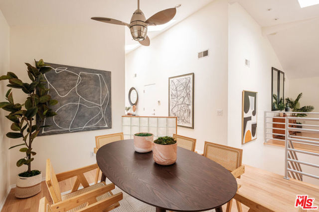 980 Oneonta Drive, Los Angeles CA: https://media.crmls.org/mediaz/44a04d50-9426-49cc-8957-8cd6d82a99fc.jpg
