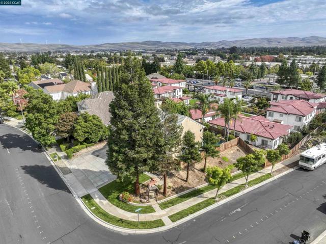 713 Tennyson Dr, Livermore CA: https://media.crmls.org/mediaz/44a0a4d8-14d5-4d1f-b054-85a3ad31e452.jpg