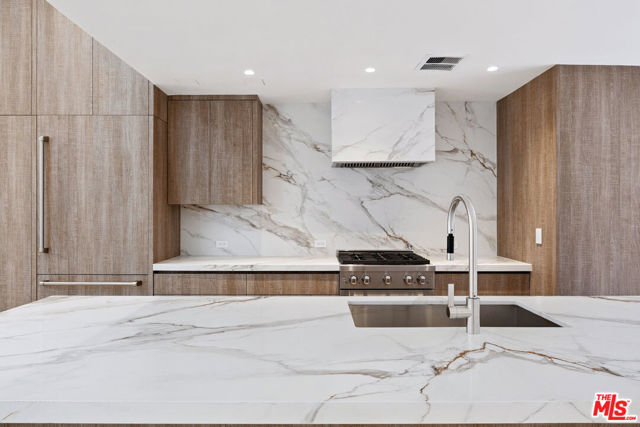 1033 Carol Drive, West Hollywood CA: https://media.crmls.org/mediaz/44a0a8fe-1bfe-4b6b-961e-a79ca0284ce1.jpg