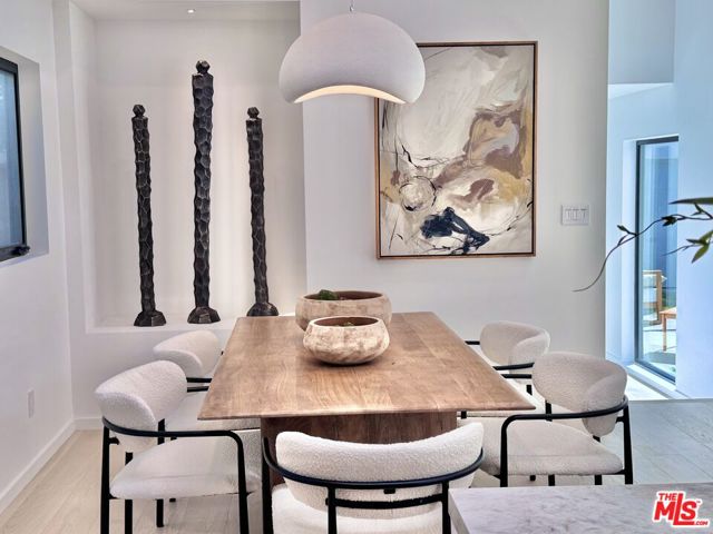 4040 Cartwright Avenue, Studio City CA: https://media.crmls.org/mediaz/44a10c3d-12cd-404d-8648-61ea394f91d0.jpg