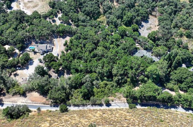 27765 Mesa Del Toro Road, Salinas CA: https://media.crmls.org/mediaz/44a194dd-b90e-4dba-8258-153923280409.jpg