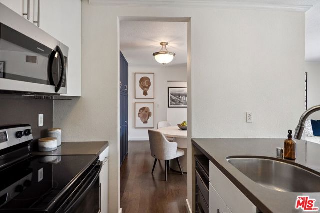 141 S Clark Drive, West Hollywood CA: https://media.crmls.org/mediaz/44a197fd-8e39-4e3c-a2f4-a973c51dc2a8.jpg