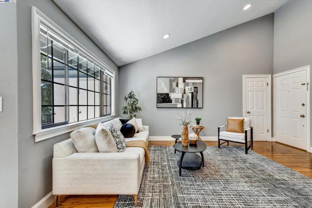 246 Canyon Woods Way, San Ramon CA: https://media.crmls.org/mediaz/44a198e4-9180-45bd-bac2-d3c760aa98d6.jpg