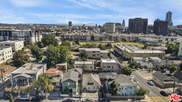 306 N Bixel Street, Los Angeles CA: https://media.crmls.org/mediaz/44a1c3a0-a1a1-40d0-93ee-7da5b9cf1001.jpg