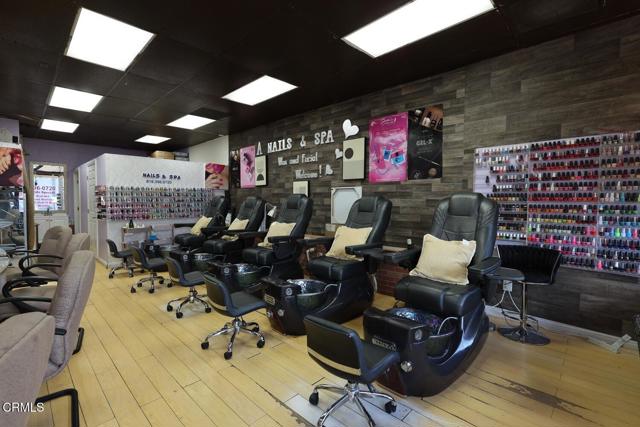 3305 W Magnolia Boulevard, Burbank CA: https://media.crmls.org/mediaz/44a2f7c0-1f78-403f-8563-f1015baeacc5.jpg