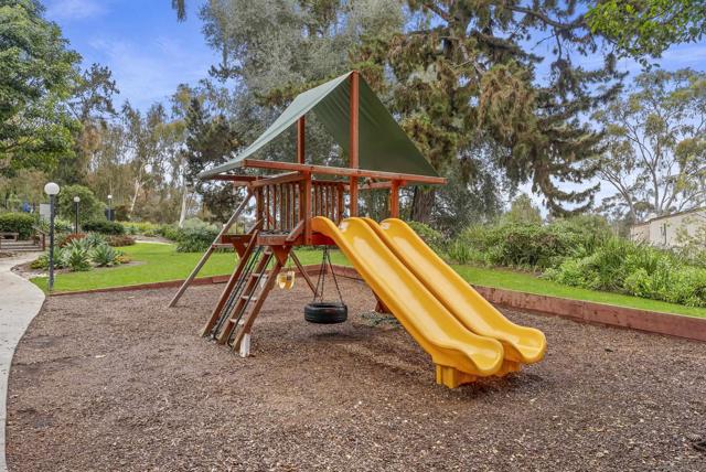 8871 Caminito Primavera, La Jolla CA: https://media.crmls.org/mediaz/44a33950-9846-429d-b4e9-ca12e5a5dea8.jpg