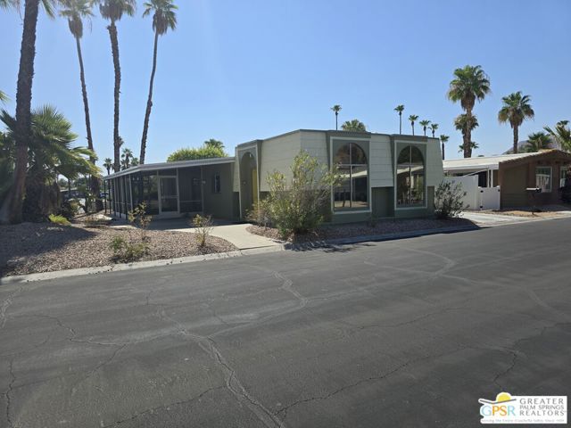 198 Juniper Drive, Palm Springs CA: https://media.crmls.org/mediaz/44a38943-f8c4-4fd2-a7fe-552c2225355b.jpg