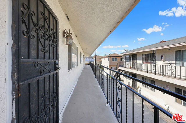 919 Carob Way, Montebello CA: https://media.crmls.org/mediaz/44a393e9-4e28-4d08-8b56-ad469d38e7d2.jpg