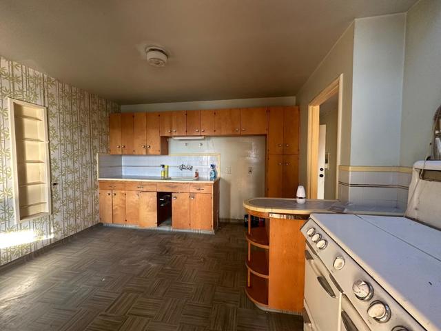 366 Chester Street, Daly City CA: https://media.crmls.org/mediaz/44a3c6ed-4f78-453a-ad10-b9f0fc835bf0.jpg