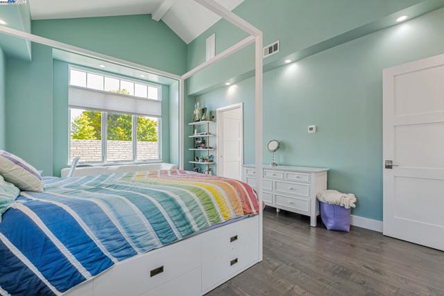 375 Hillview Dr, Fremont CA: https://media.crmls.org/mediaz/44a40aa4-7829-4611-b9b9-1c839c31602d.jpg