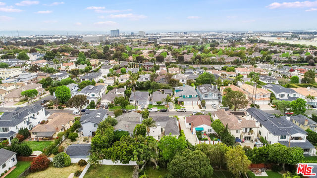 1420 21st Street, Manhattan Beach, California 90266, 2 Bedrooms Bedrooms, ,2 BathroomsBathrooms,Residential,Sold,21st,24395415