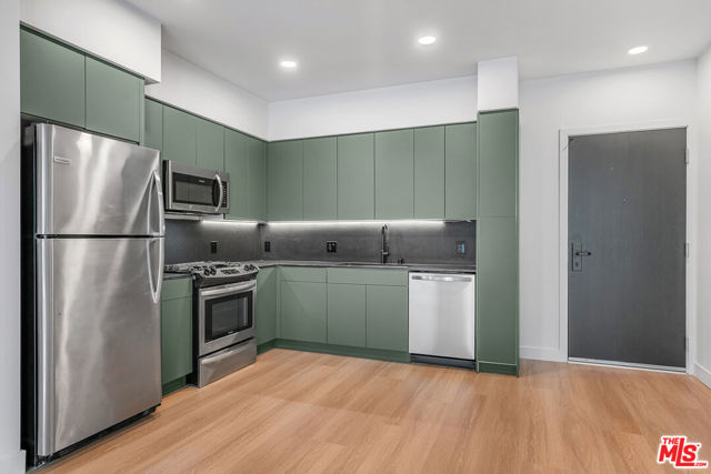 10601 Washington Boulevard, Culver City CA: https://media.crmls.org/mediaz/44a46fe8-4e2f-4cfb-aa97-ee7579323a3c.jpg