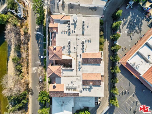13308 Valleyheart Drive, Sherman Oaks CA: https://media.crmls.org/mediaz/44a4703d-b12f-4080-8c9a-c8bb98638714.jpg