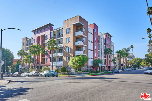345 S Gramercy Place, Los Angeles CA: https://media.crmls.org/mediaz/44a4d3d5-68b0-445d-b377-b30dd648c166.jpg