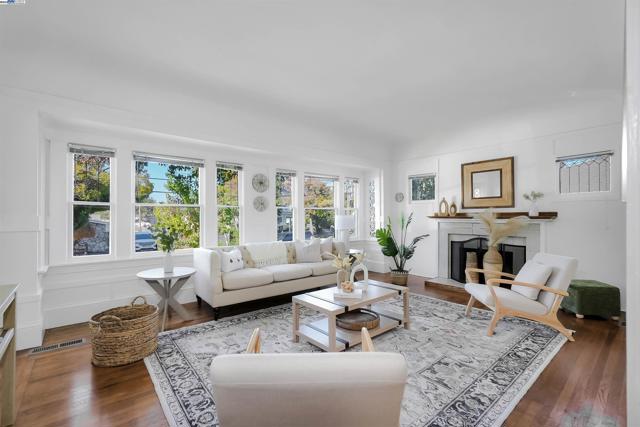 1781 B St, Hayward CA: https://media.crmls.org/mediaz/44a562fa-0767-4292-a5a3-addaf112d709.jpg